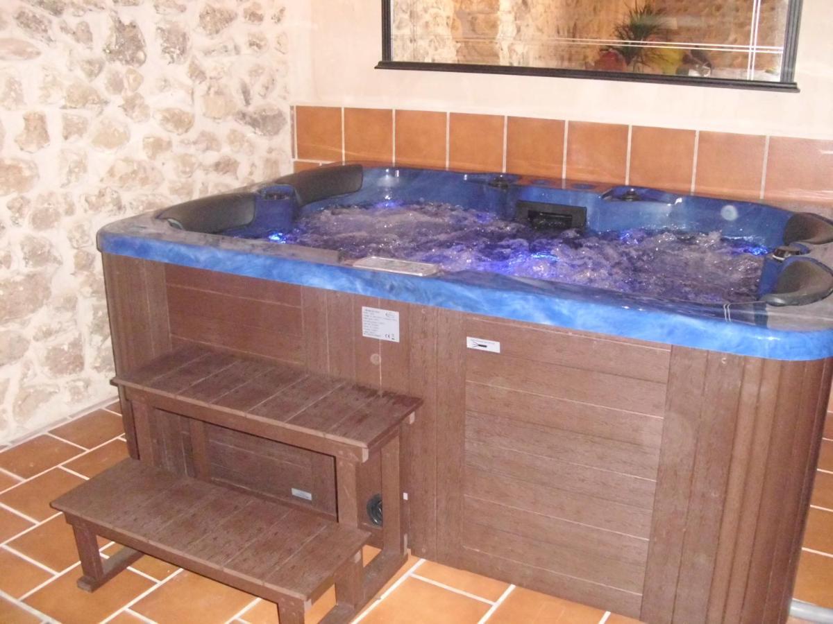 Casa Rural Con Jacuzzi Taberna Del Tio Pedro Cabanas de Polendos ภายนอก รูปภาพ