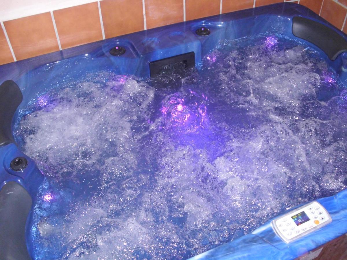 Casa Rural Con Jacuzzi Taberna Del Tio Pedro Cabanas de Polendos ภายนอก รูปภาพ